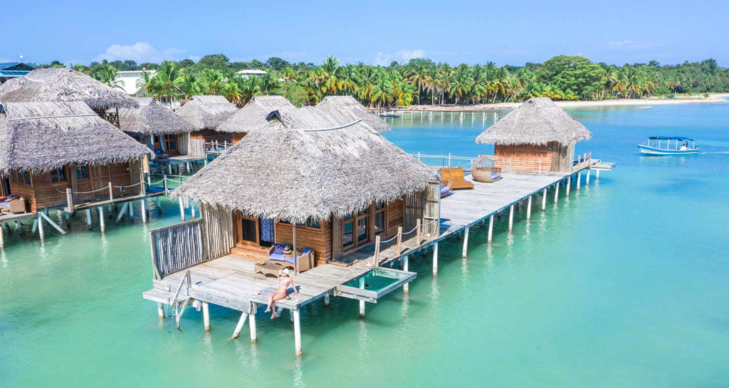 Bocas del Toro, cabañas sobre el mar Caribe.