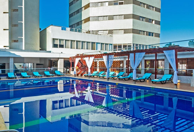 Piscina del Hotel Dorado Plaza en Cartagena de Indias Colombia