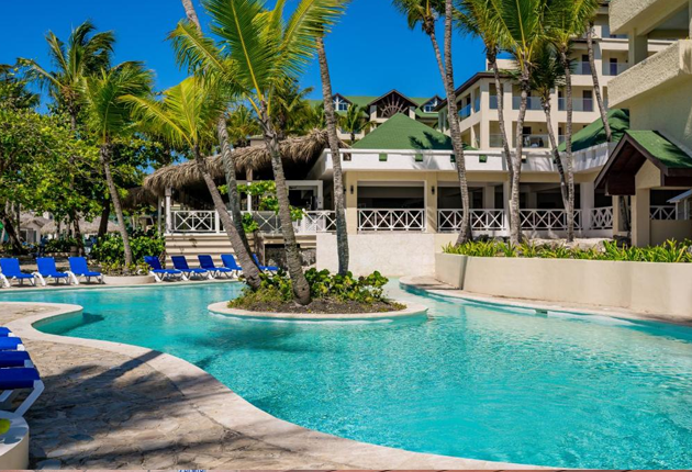 Parte de la piscina del Resort Coral Costa Caribe en Juan Dolio en República Dominicana